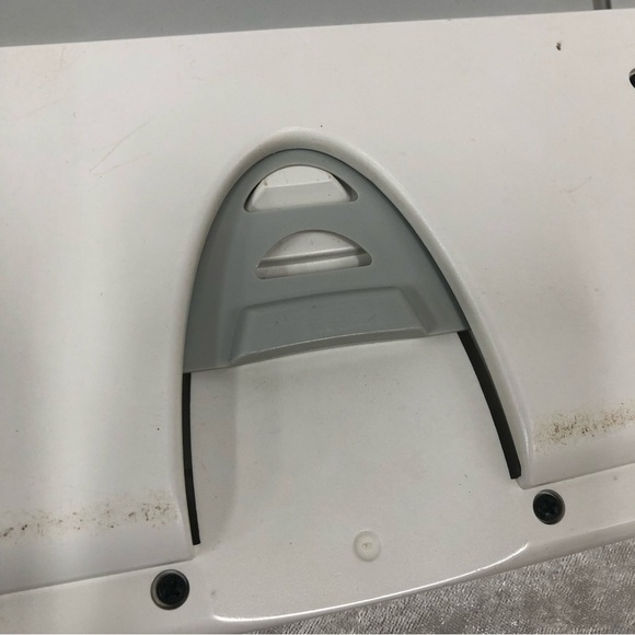 BELKIN COOLING LAPTOP STAND WITH USB CORD IN WHITE - Picture 8 of 8